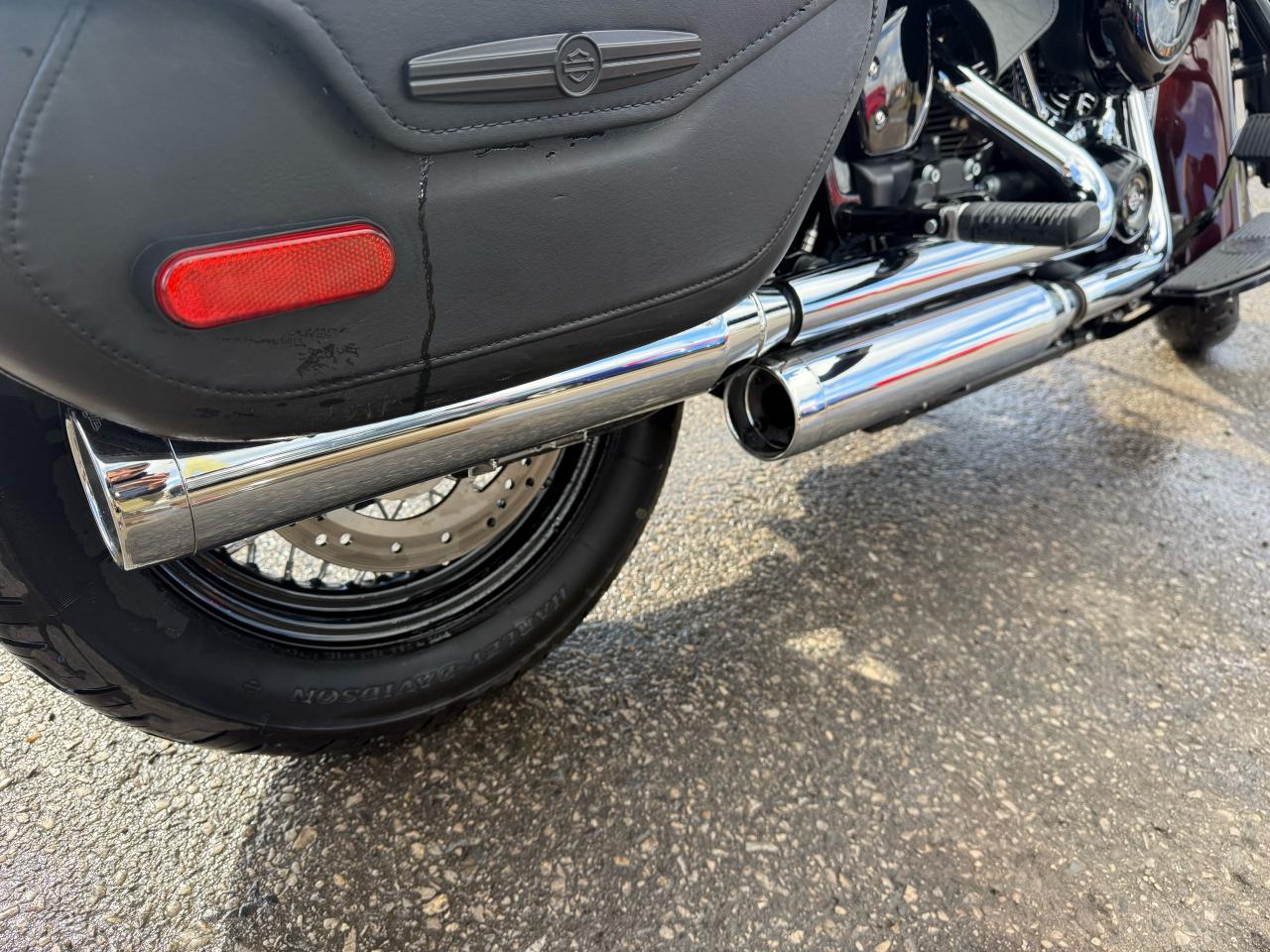 2018 Harley-Davidson Heritage Classic 107 BAGS, BACK REST, WINDSCREEN, ONLY 19KMS, AS IS - Photo #12