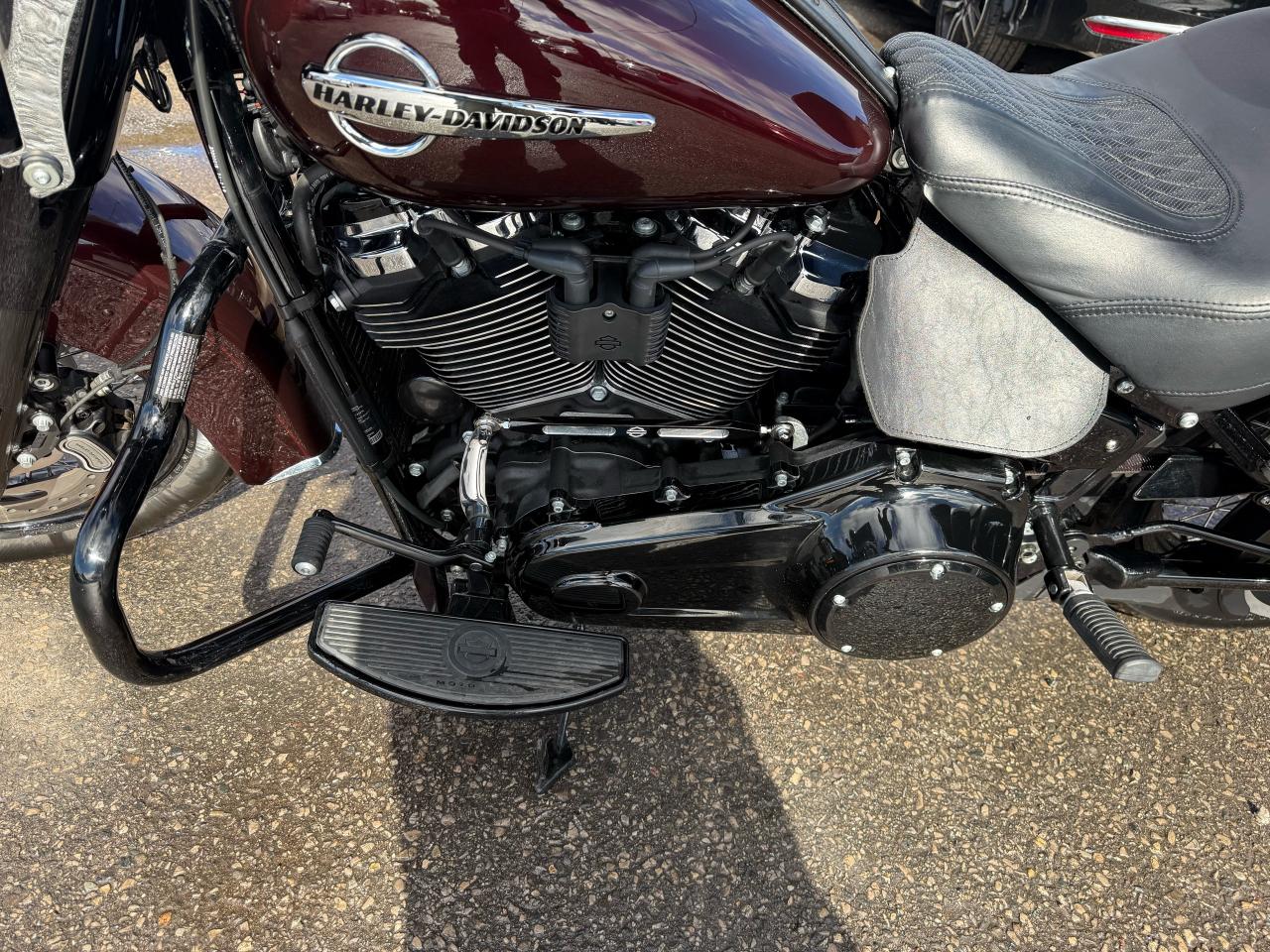 2018 Harley-Davidson Heritage Classic 107 BAGS, BACK REST, WINDSCREEN, ONLY 19KMS, AS IS - Photo #10