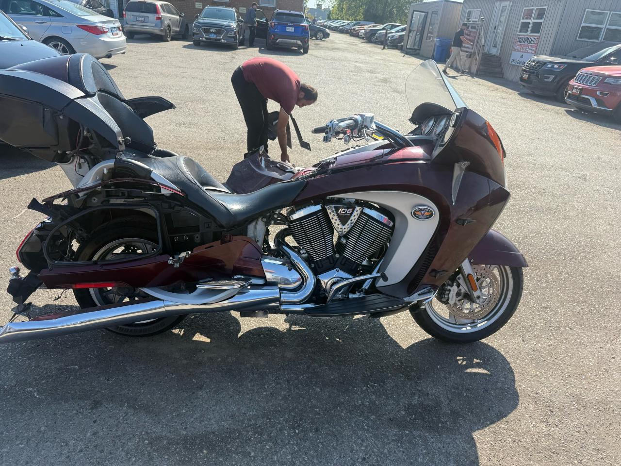 2008 Victory Vision DELUXE, INSURANCE WRITE OFF, CLEAN TITLE AS IS Photo4