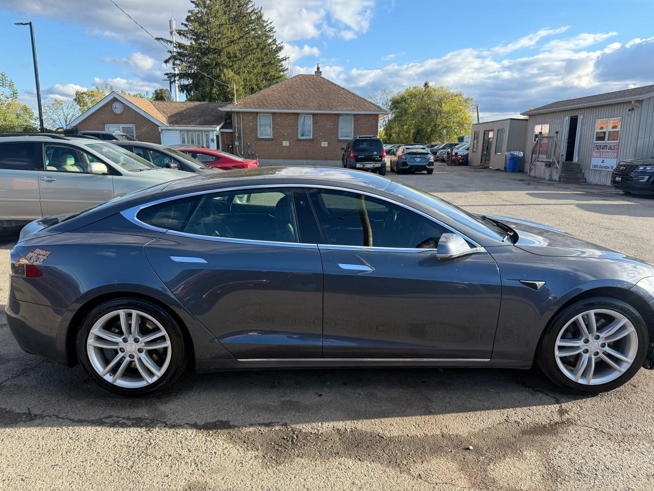 2017 Tesla Model S SALVAGE TITLE, 75D, LIGHT DAMAGE, DRIVES GREAT - Photo #9
