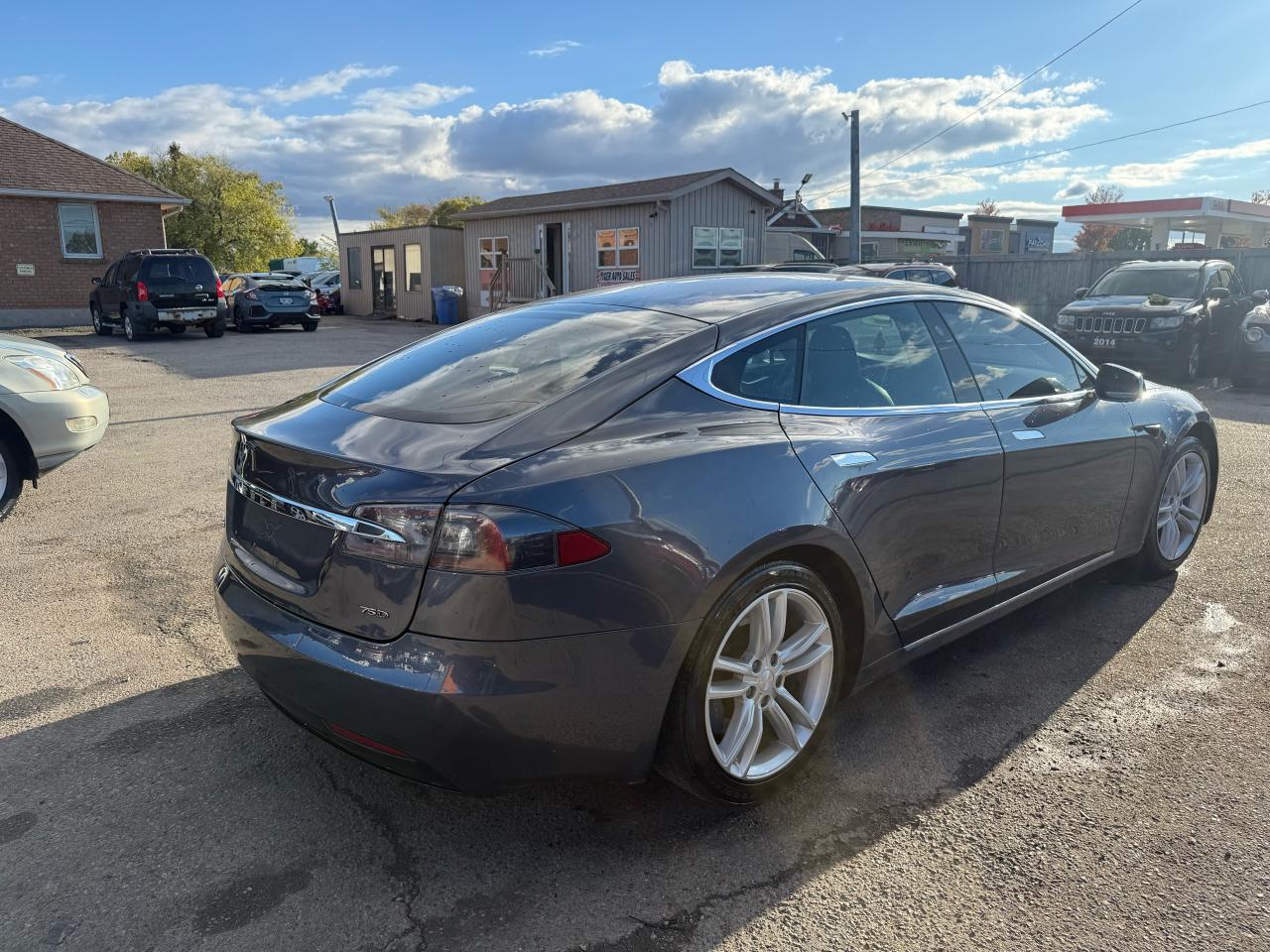 2017 Tesla Model S SALVAGE TITLE, 75D, LIGHT DAMAGE, DRIVES GREAT - Photo #4