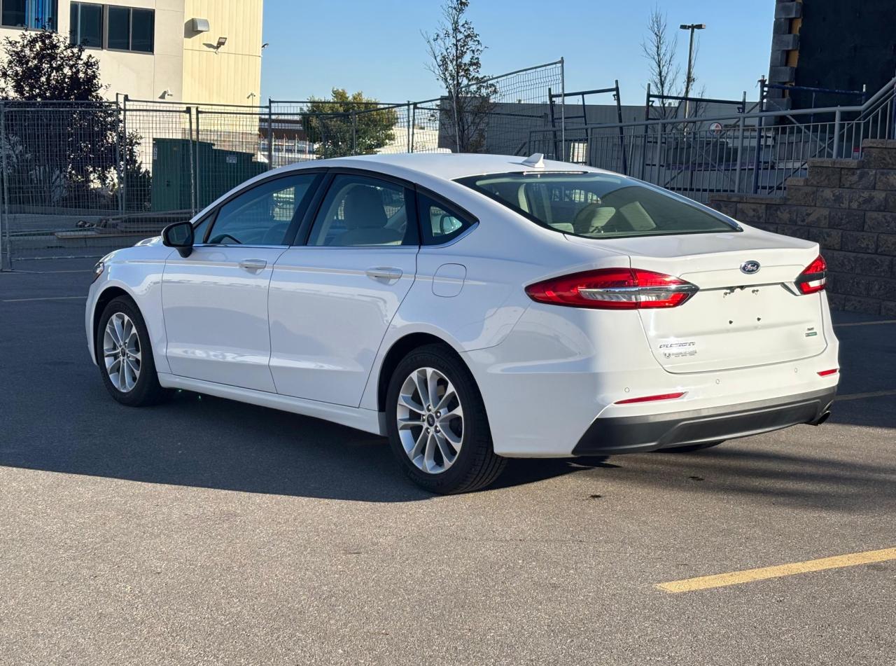 2020 Ford Fusion SE Photo2