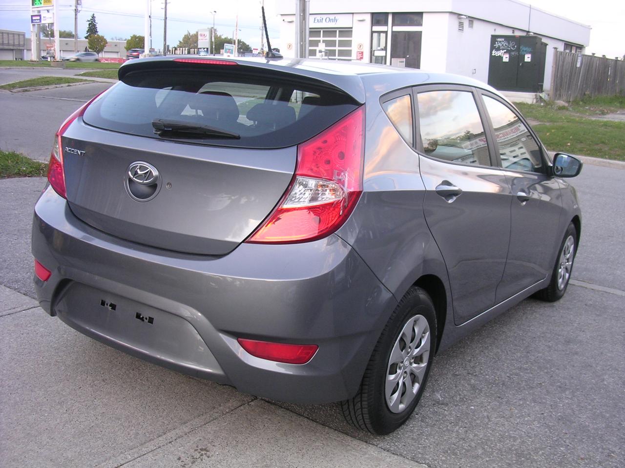 2017 Hyundai Accent 5DR HB AUTO GL Photo2