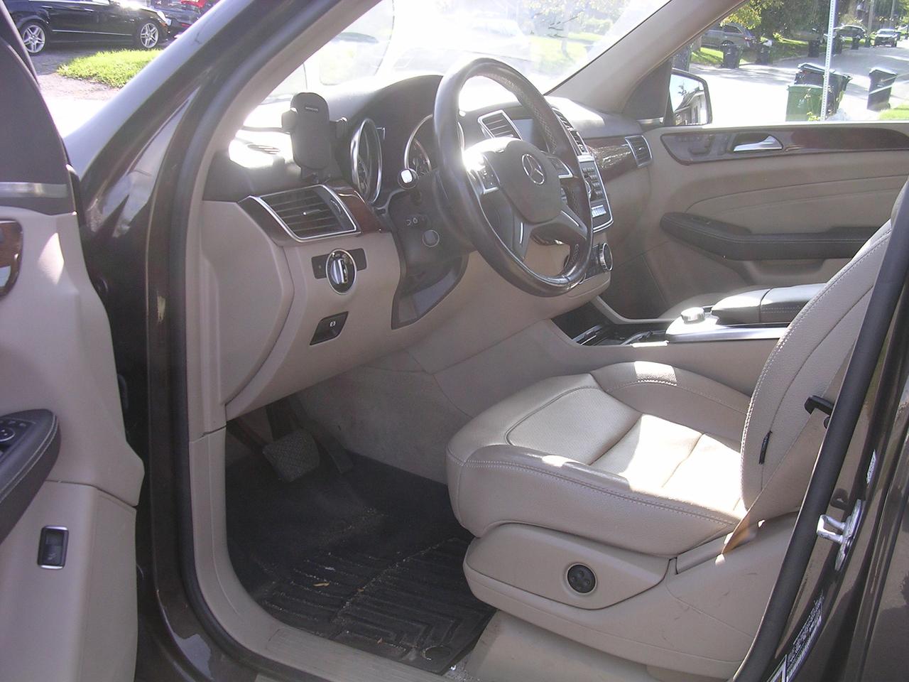 2015 Mercedes-Benz M-Class 4MATIC 4dr ML 350 BlueTEC Photo