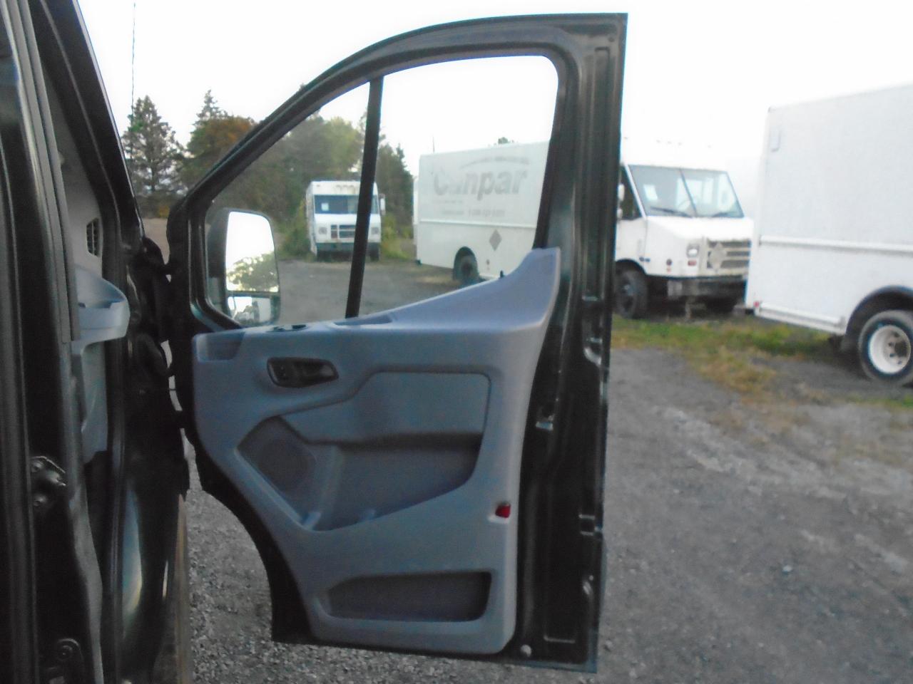 2015 Ford Transit T-150 130 passenger  Low Roof XLT Sliding RH Dr - Photo #12