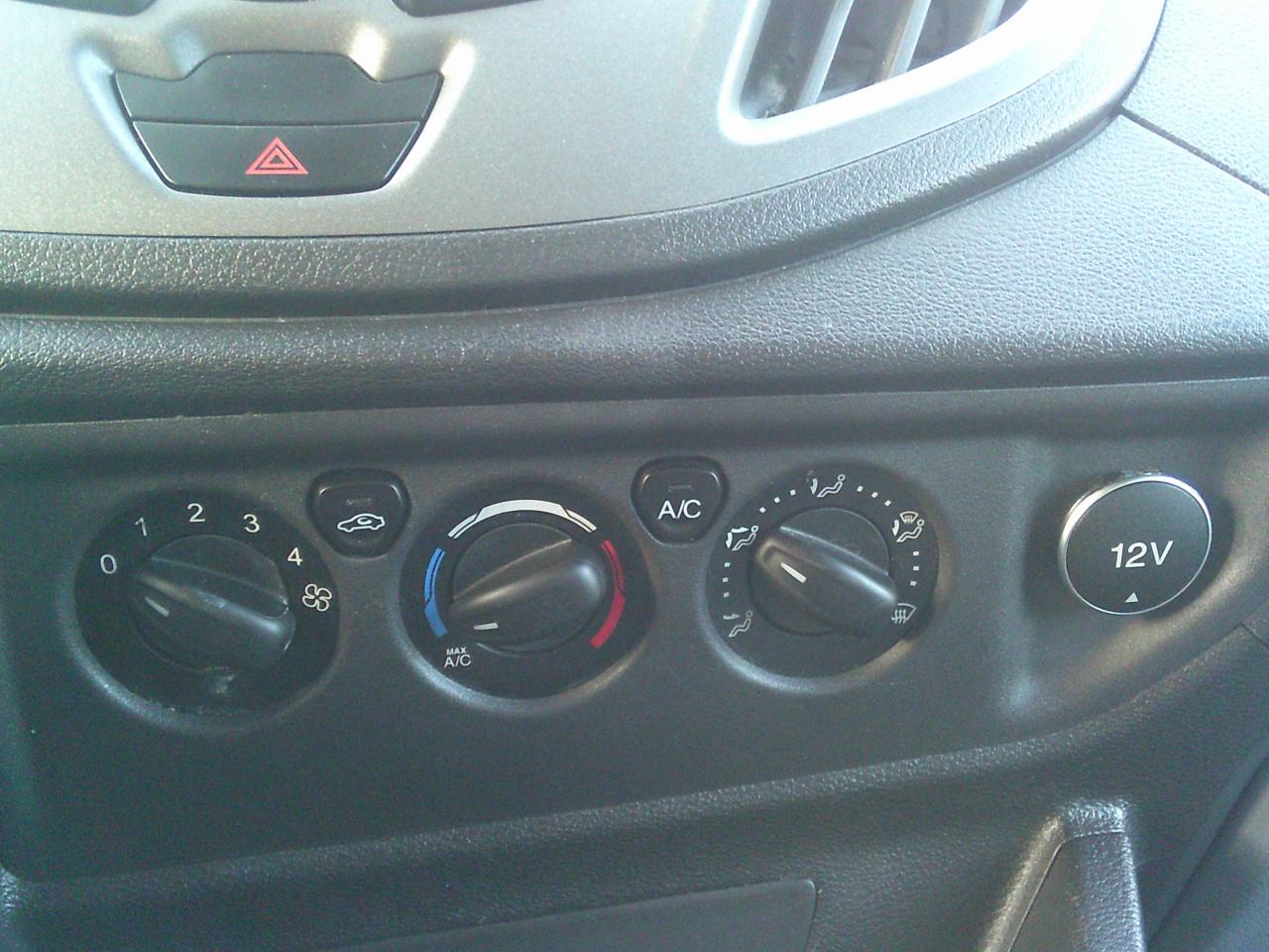 2015 Ford Transit T-150 130 passenger Low Roof XLT 8 Passenger - Photo #15