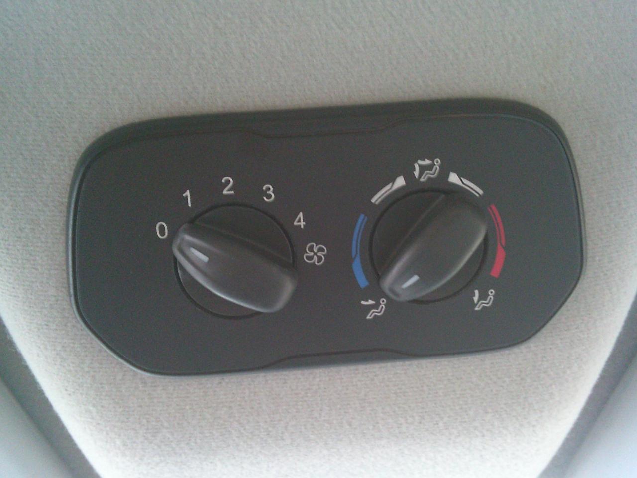 2015 Ford Transit T-150 130 passenger Low Roof XLT 8 Passenger - Photo #23