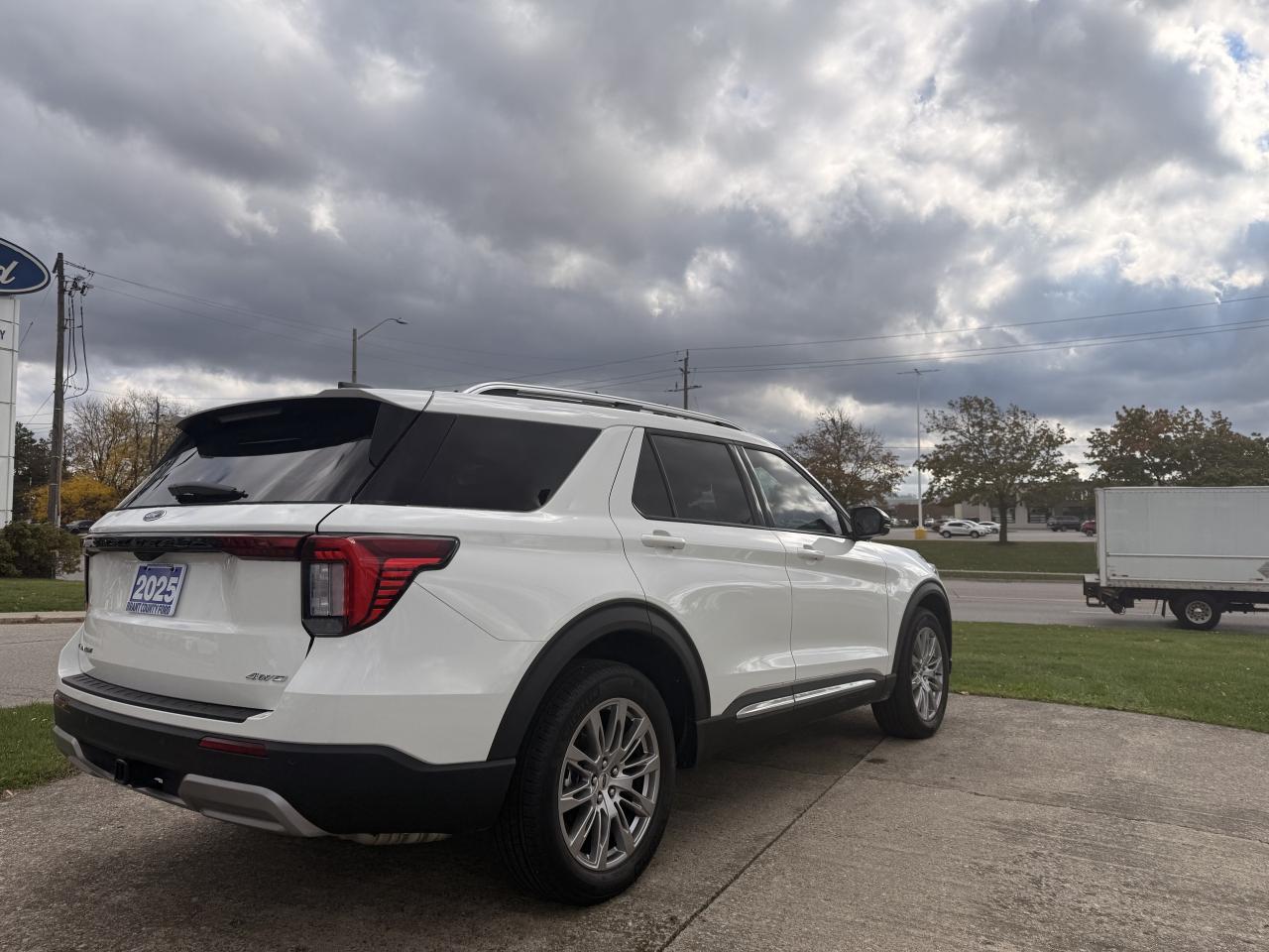 2025 Ford Explorer PLATINUM | 2.3L | 4WD Photo3