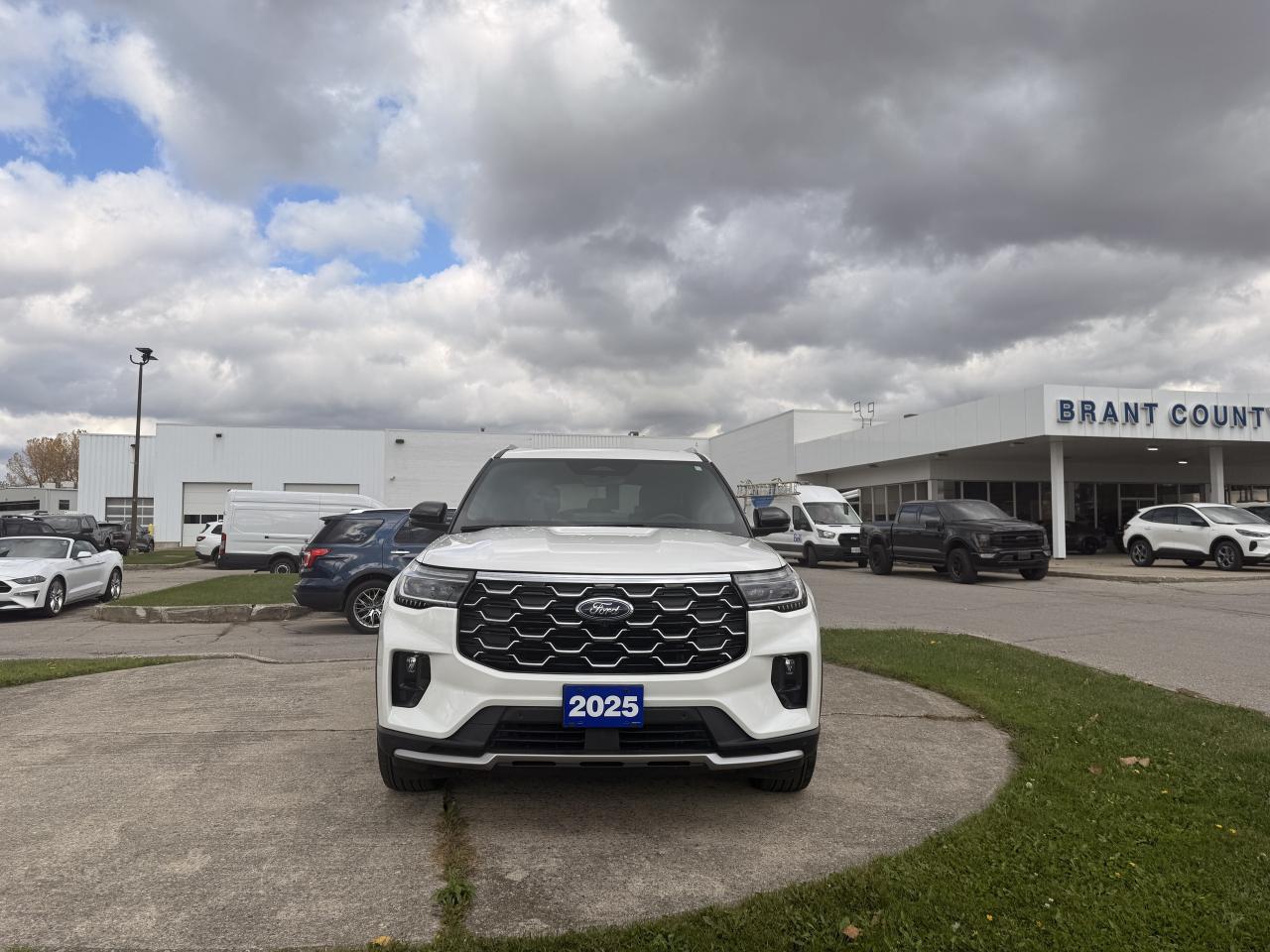 2025 Ford Explorer PLATINUM | 2.3L | 4WD Photo2