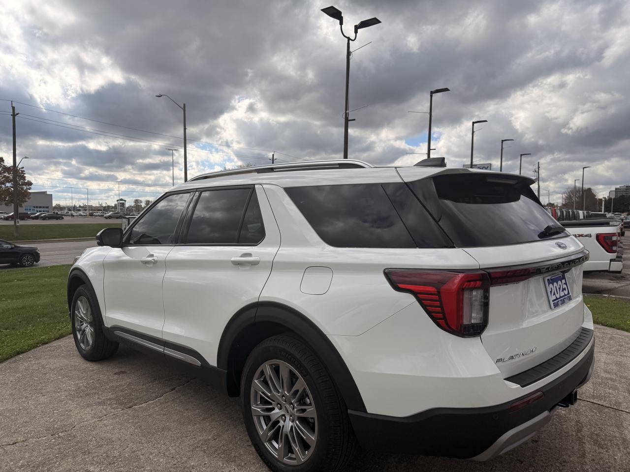 2025 Ford Explorer PLATINUM | 2.3L | 4WD Photo