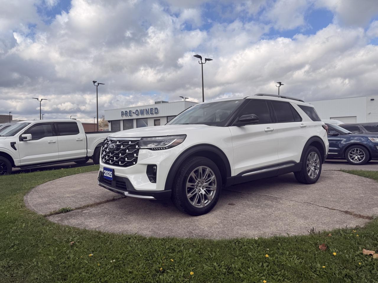 2025 Ford Explorer PLATINUM | 2.3L | 4WD Photo