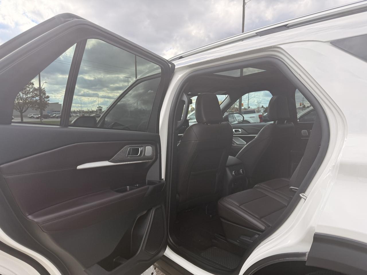 2025 Ford Explorer PLATINUM | 2.3L | 4WD Photo