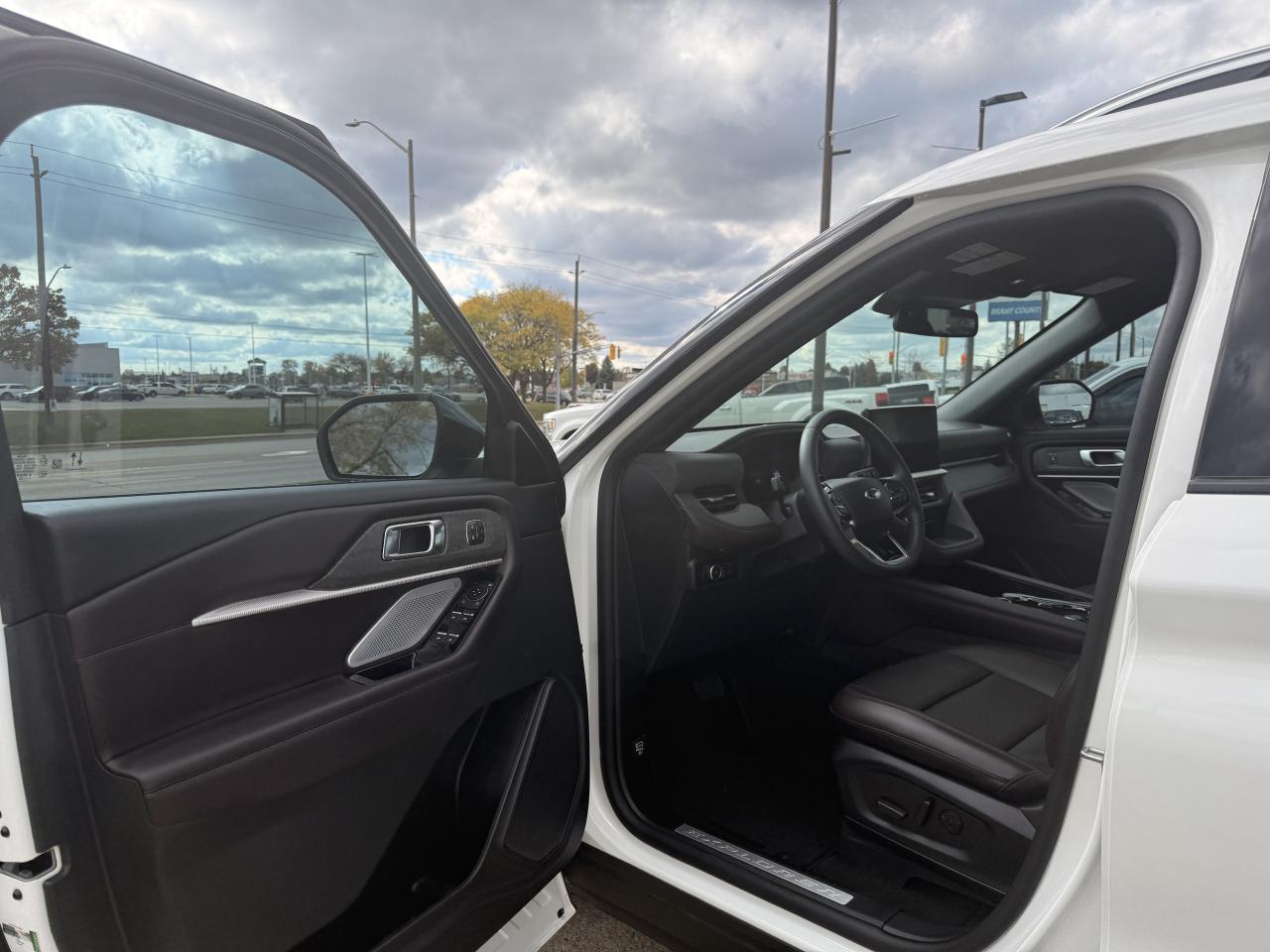 2025 Ford Explorer PLATINUM | 2.3L | 4WD Photo