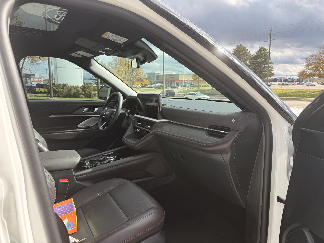 2025 Ford Explorer PLATINUM | NOT A RENTAL! | 4X4 | LEATHER Photo