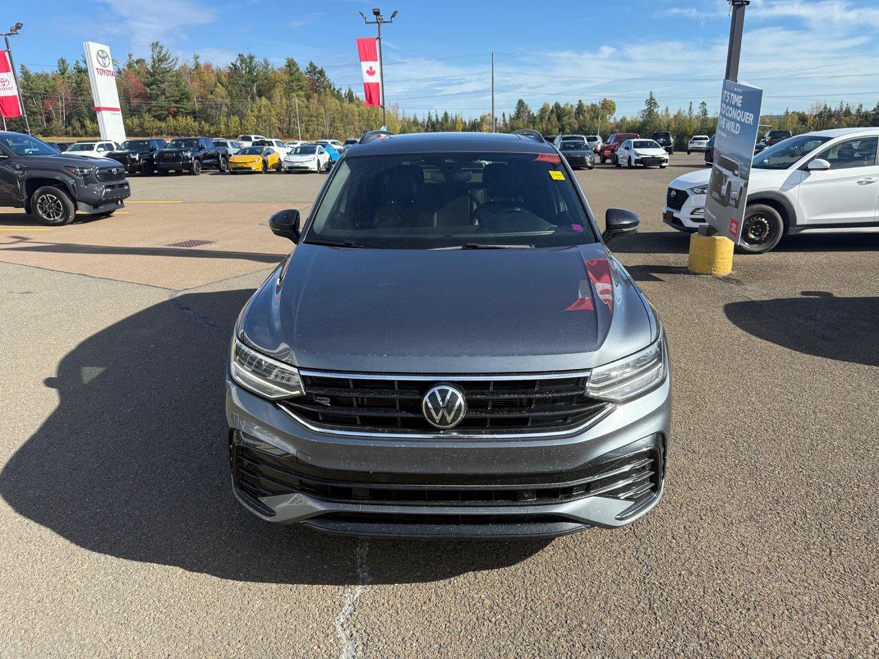 2023 Volkswagen Tiguan Comfortline R-Line Black Edition Photo1