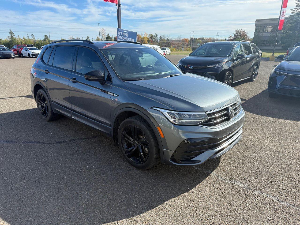 2023 Volkswagen Tiguan Comfortline R-Line Black Edition Photo2