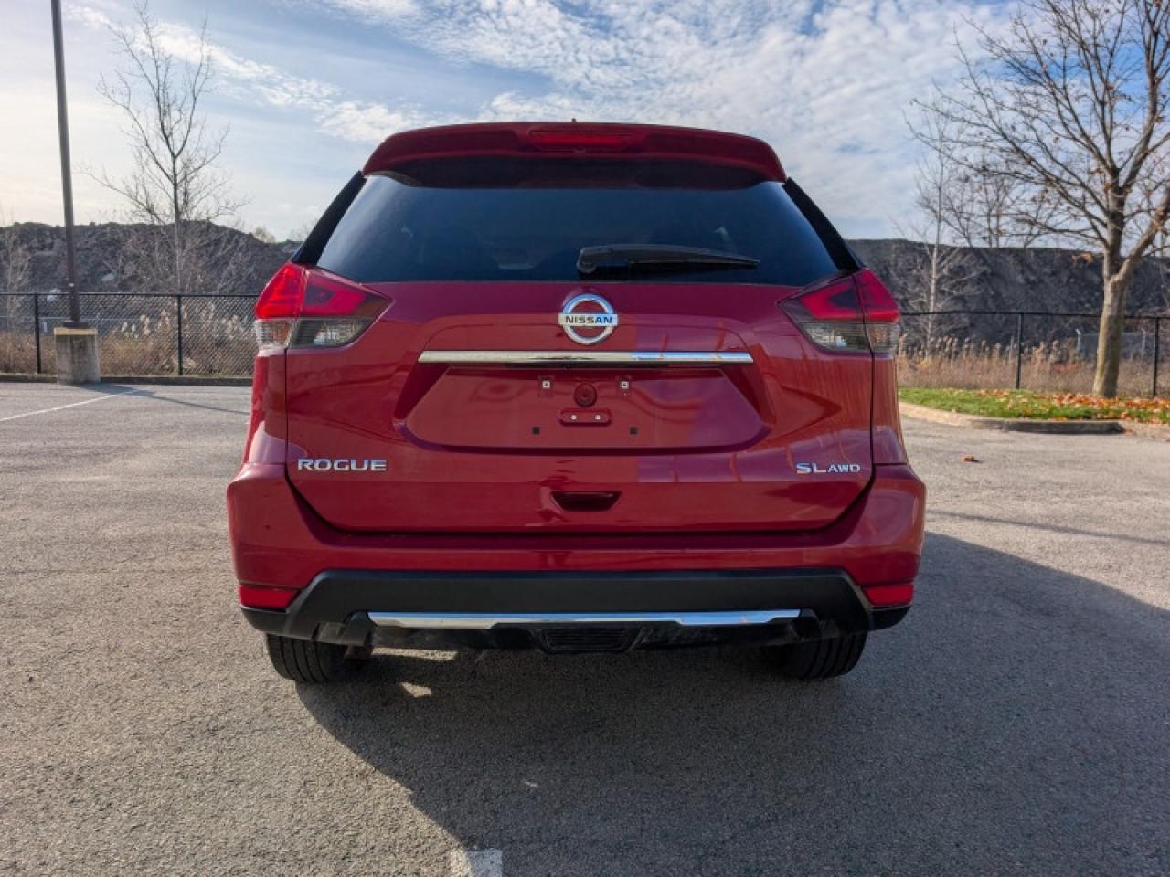 2017 Nissan Rogue SL Platinum  **LOW MILEAGE** Photo