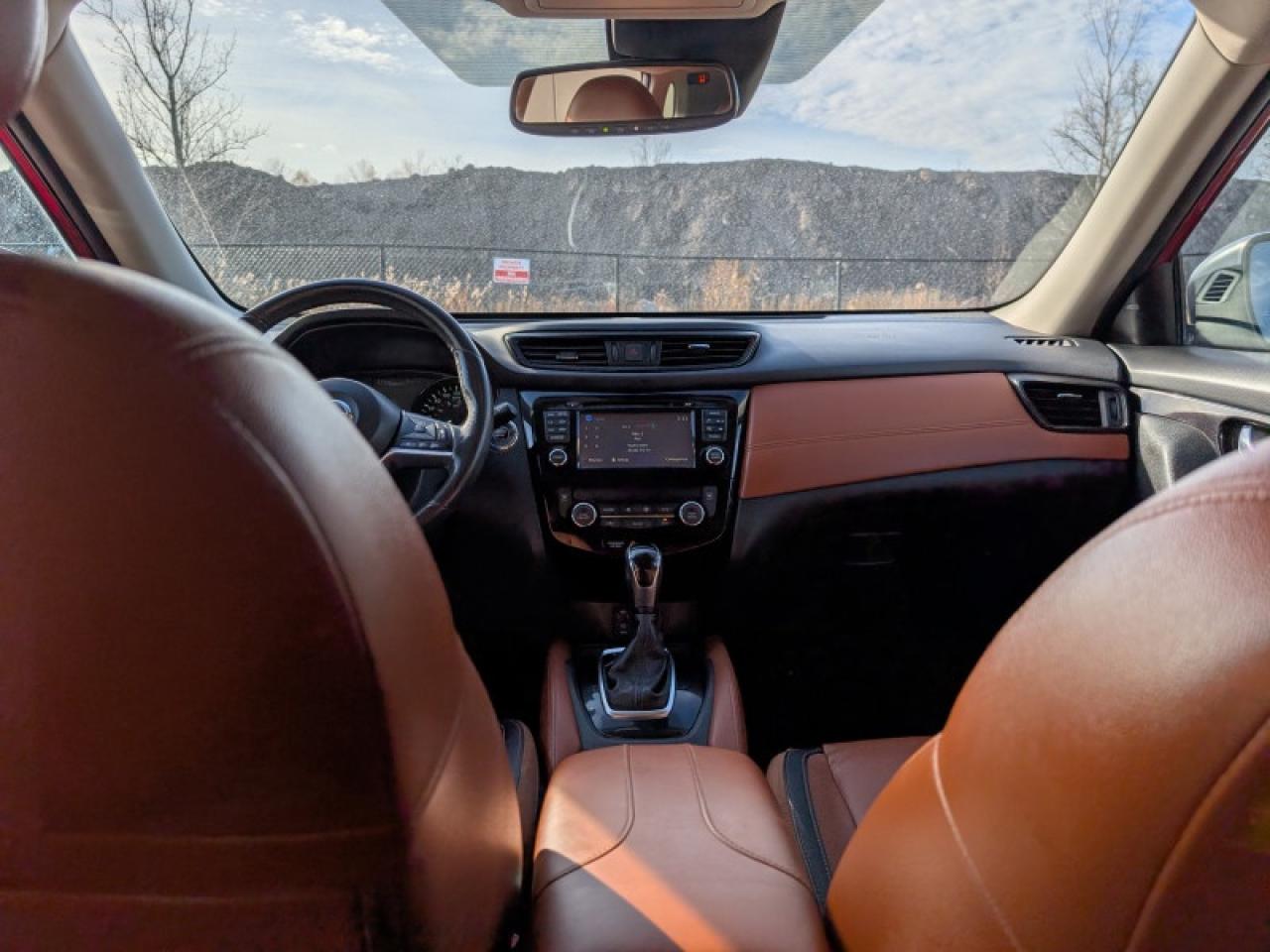 2017 Nissan Rogue SL Platinum  **LOW MILEAGE** Photo