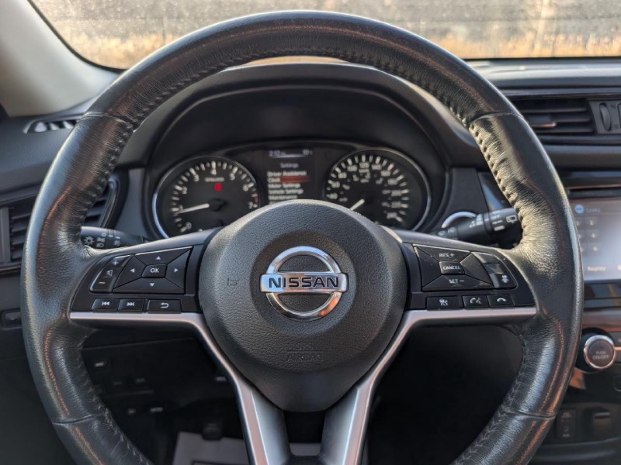 2017 Nissan Rogue SL Platinum  **LOW MILEAGE** Photo