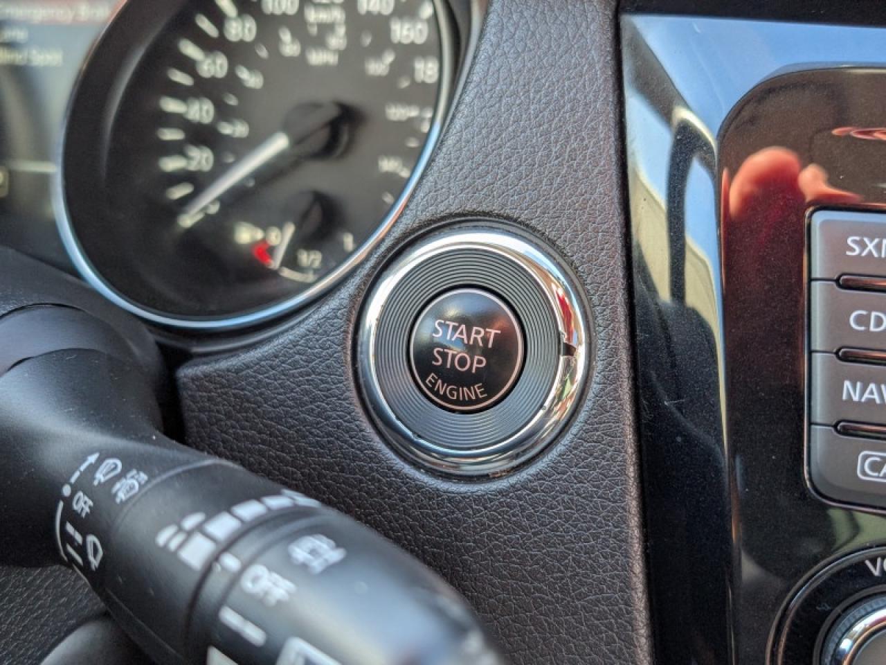 2017 Nissan Rogue SL Platinum  **LOW MILEAGE** Photo