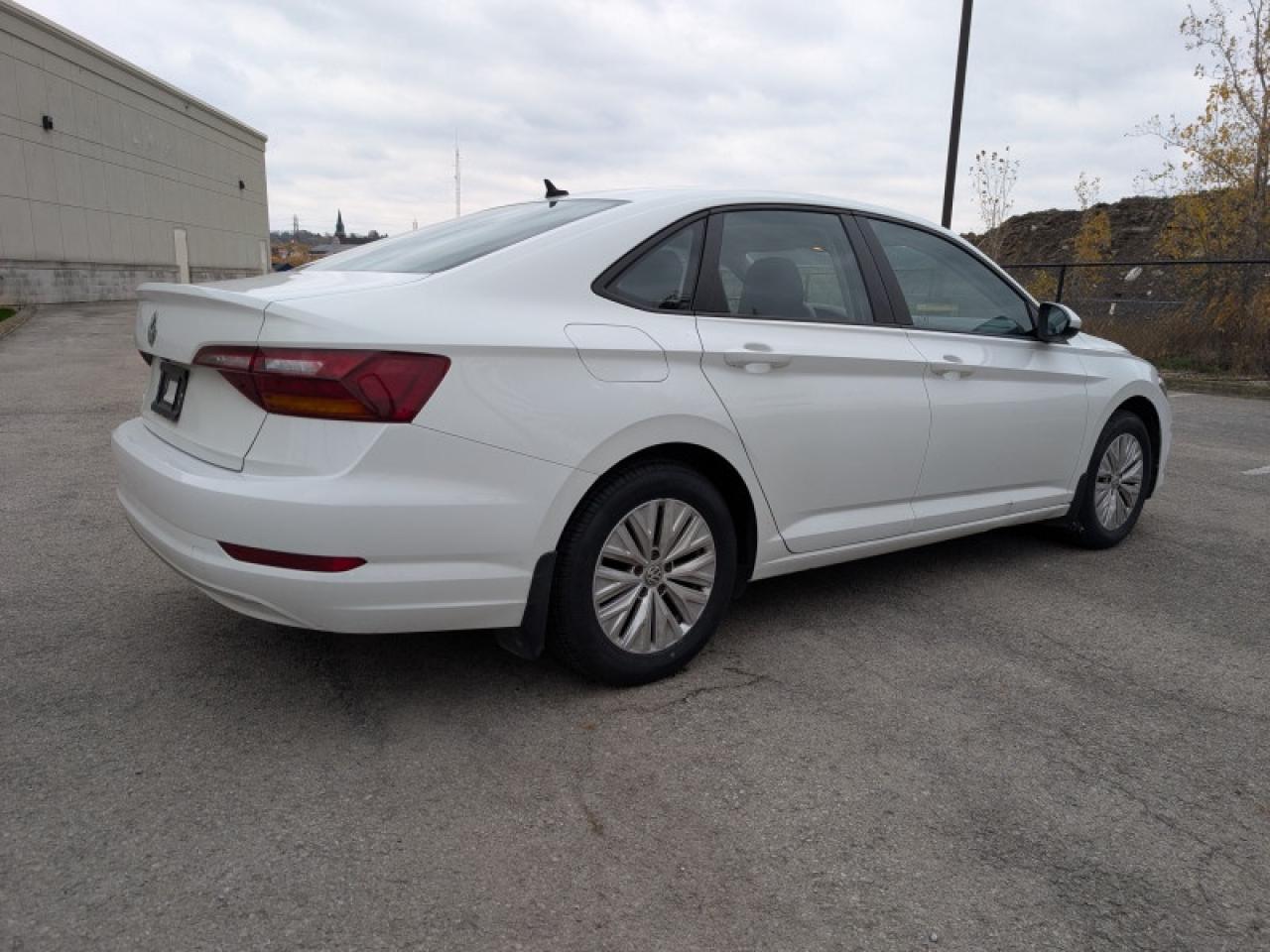 2019 Volkswagen Jetta Comfortline  **LOW MILEAGE - MANUAL** Photo