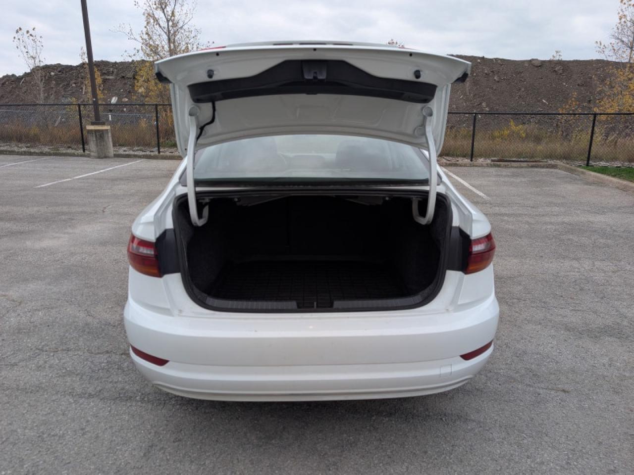 2019 Volkswagen Jetta Comfortline  **LOW MILEAGE - MANUAL** Photo