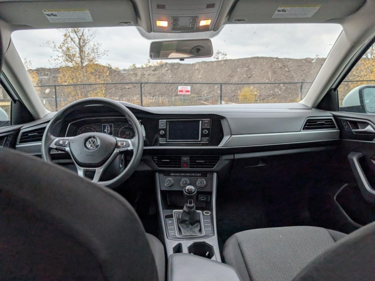 2019 Volkswagen Jetta Comfortline  **LOW MILEAGE - MANUAL** Photo