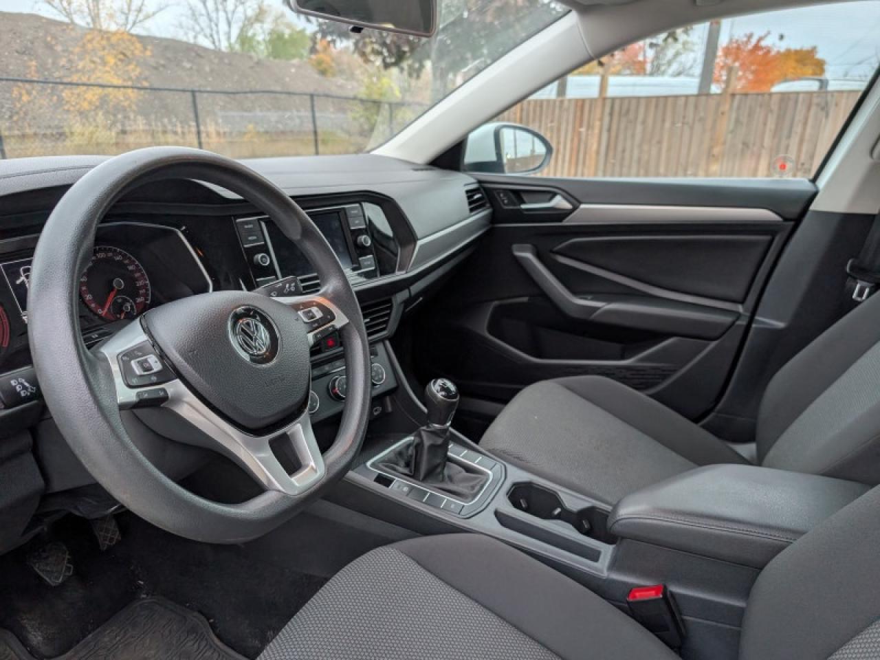 2019 Volkswagen Jetta Comfortline  **LOW MILEAGE - MANUAL** Photo
