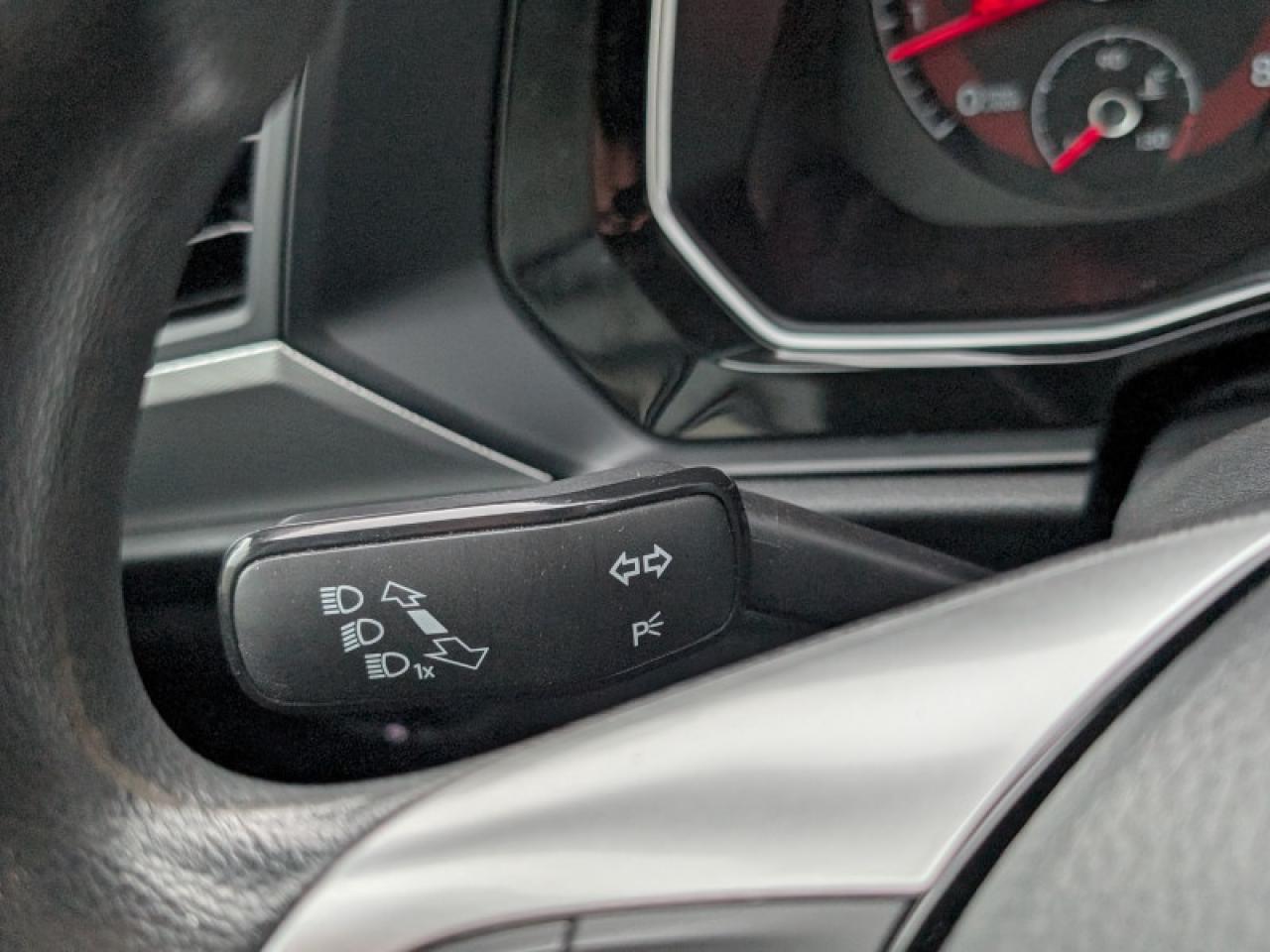 2019 Volkswagen Jetta Comfortline  **LOW MILEAGE - MANUAL** Photo