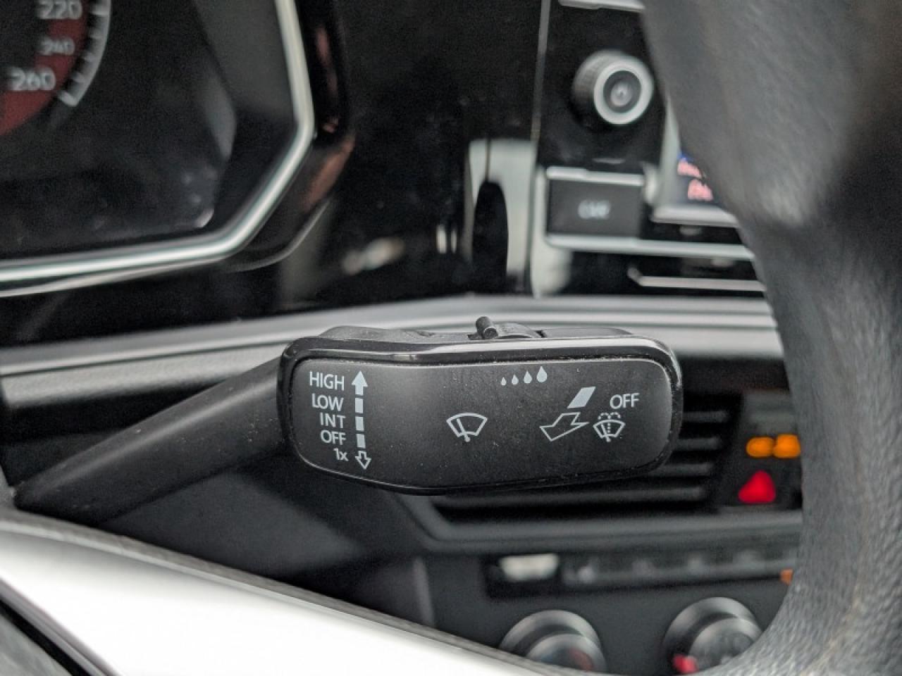 2019 Volkswagen Jetta Comfortline  **LOW MILEAGE - MANUAL** Photo