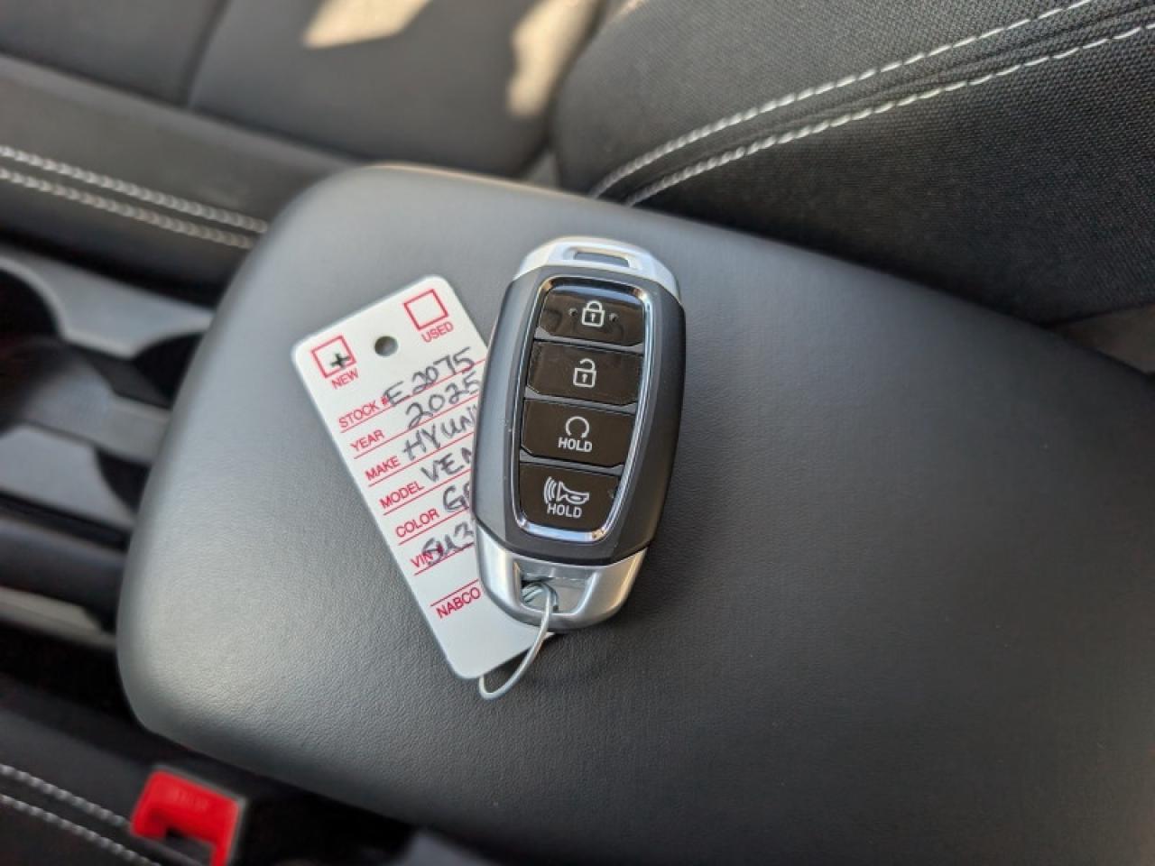 2025 Hyundai Venue Preferred IVT  **CLEAN CF - 1 OWNER** Photo