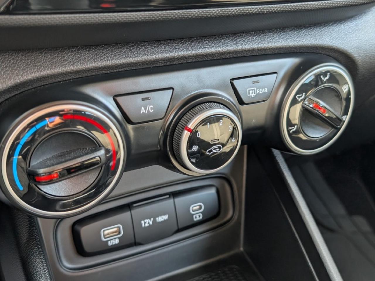 2025 Hyundai Venue Preferred IVT  **CLEAN CF - 1 OWNER** Photo