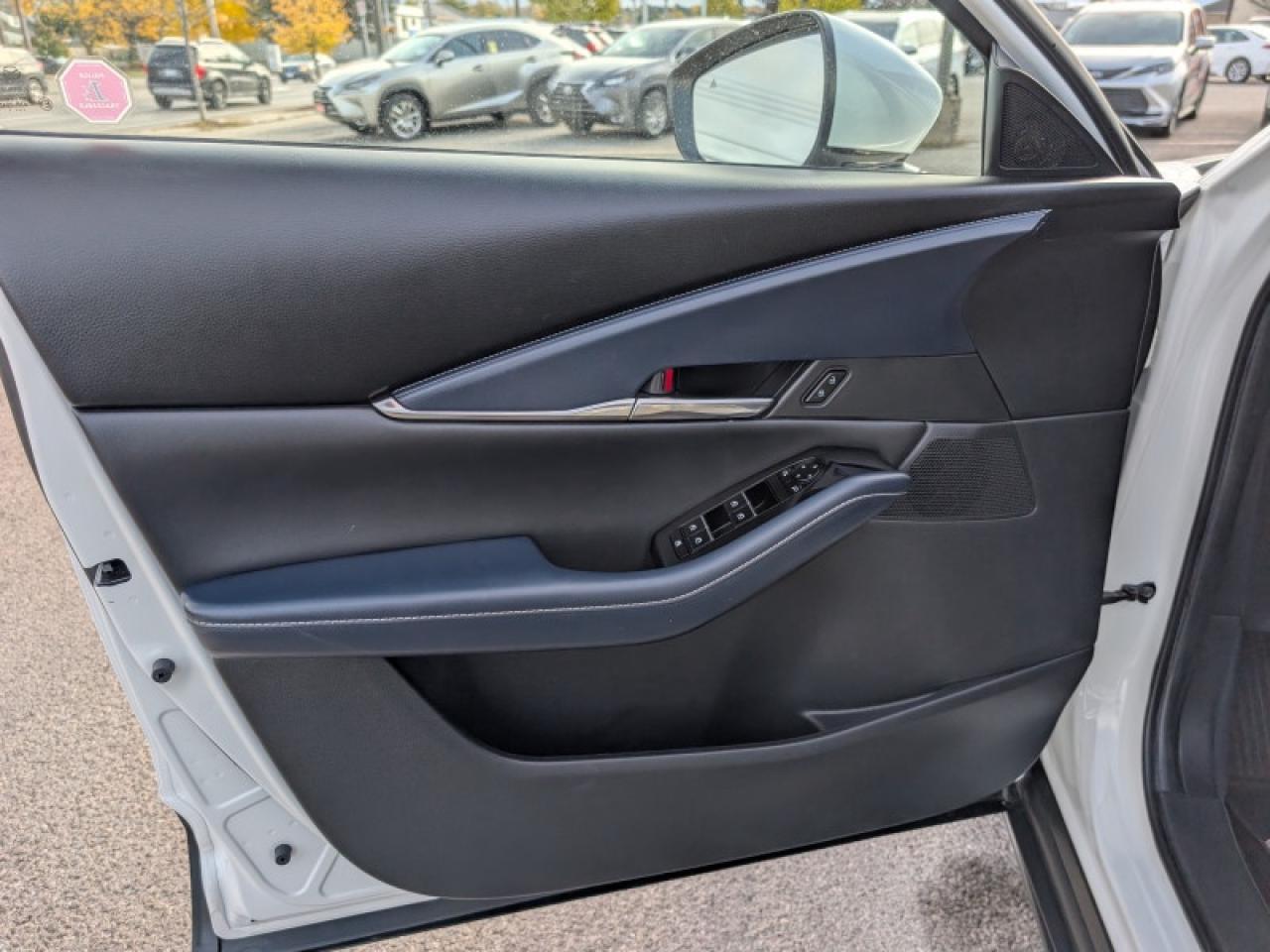 2021 Mazda CX-30 GS Luxury  **VERY LOW KMS - LUXURY PKG** Photo