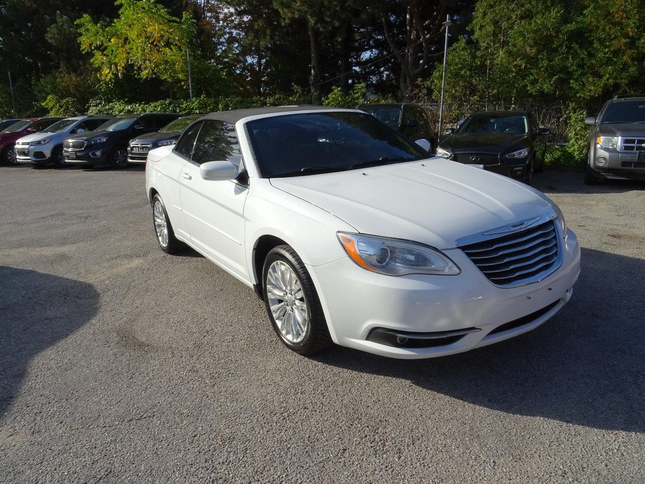 2013 Chrysler 200 Touring - Photo #6