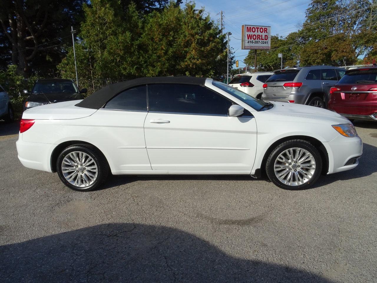 2013 Chrysler 200 Touring - Photo #7