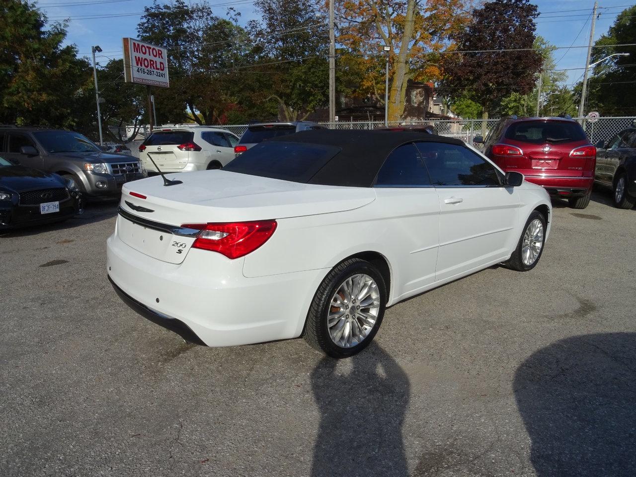 2013 Chrysler 200 Touring - Photo #8