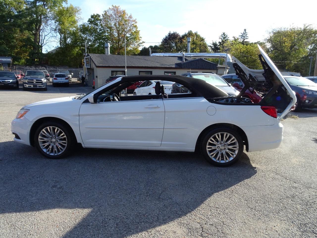 2013 Chrysler 200 Touring - Photo #11