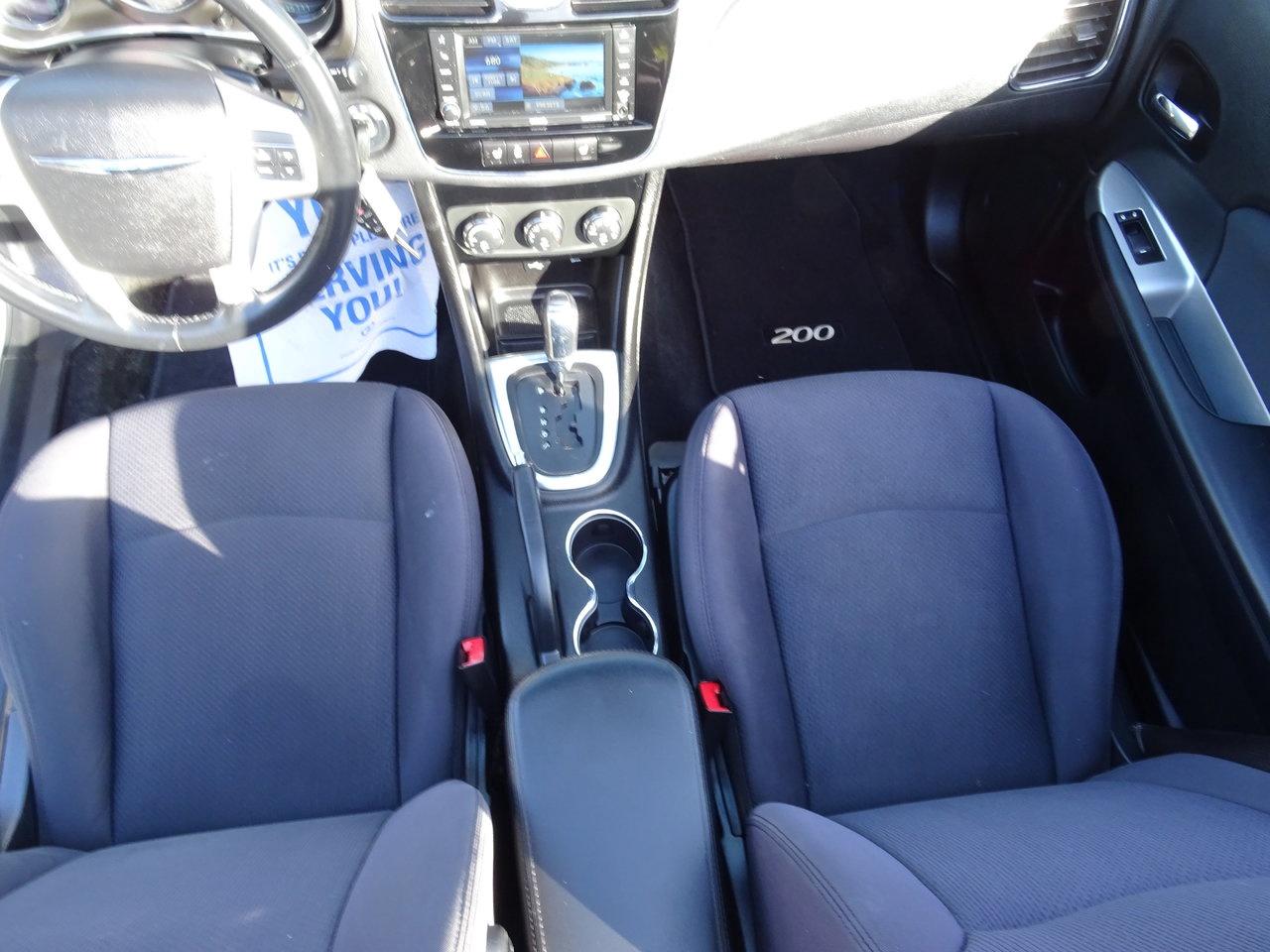 2013 Chrysler 200 Touring - Photo #13