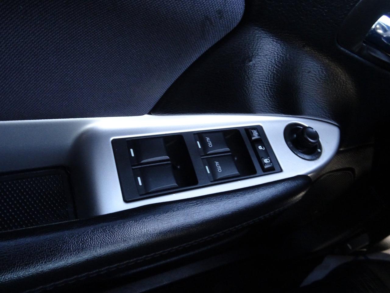 2013 Chrysler 200 Touring - Photo #19