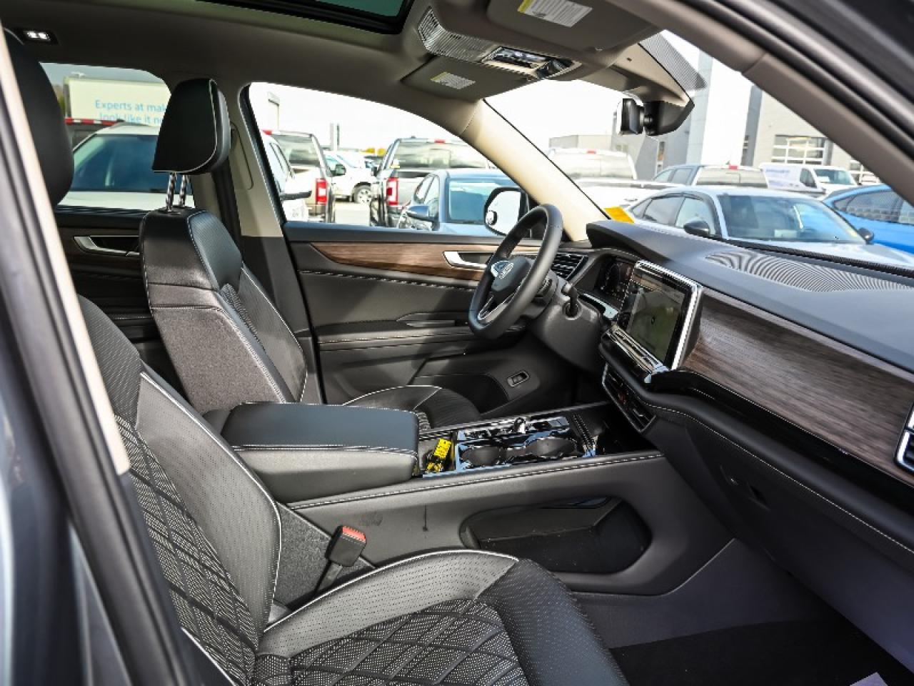 2024 Volkswagen Atlas EXECLINE Photo