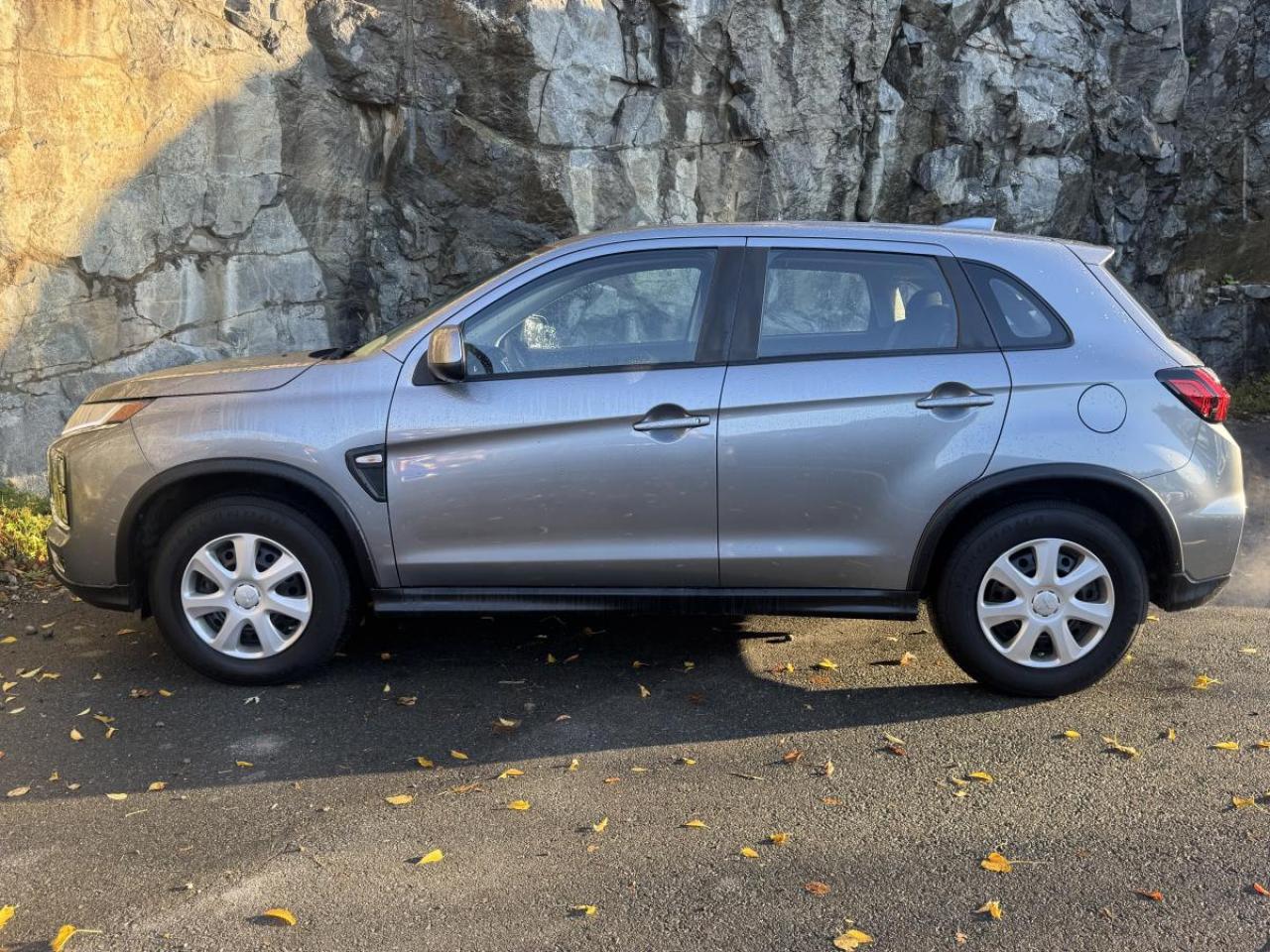 2024 Mitsubishi RVR ES AWC Photo3