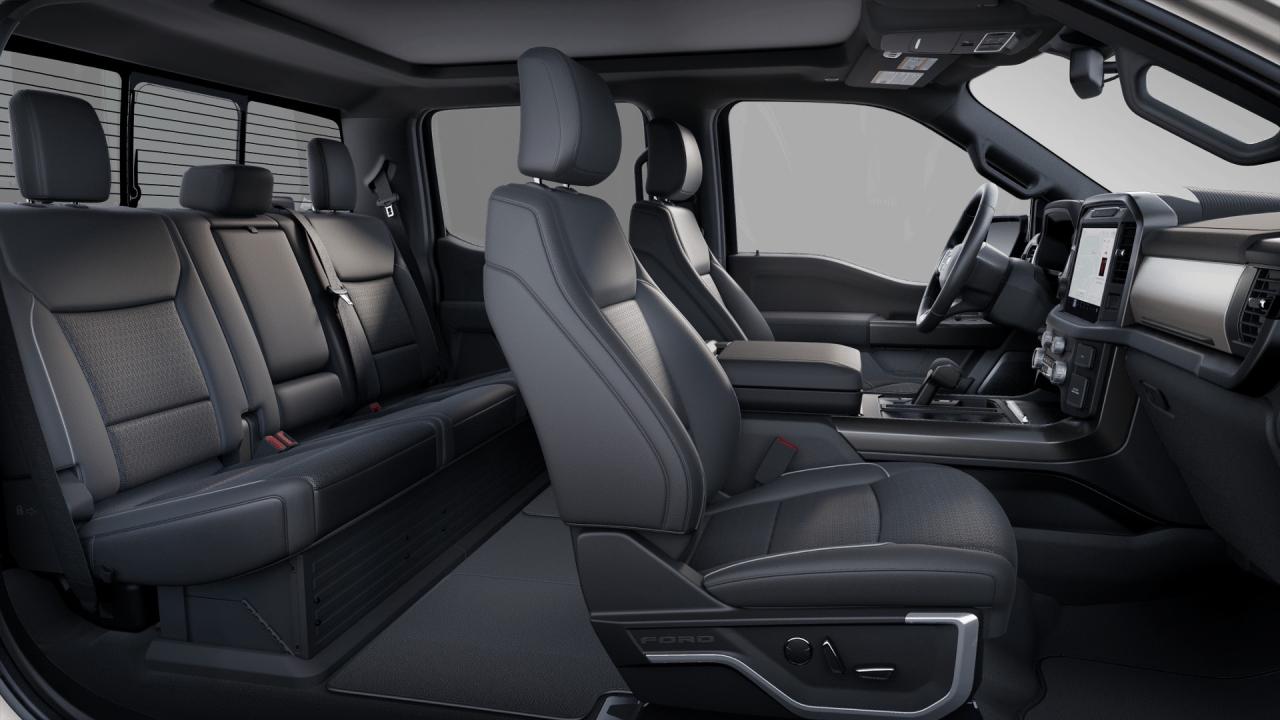 2025 Ford F-150 Lariat Photo