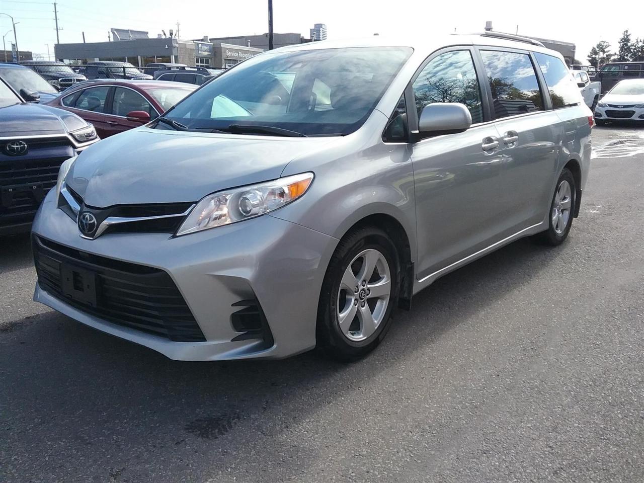 2020 Toyota Sienna LE 8-Passenger Photo2
