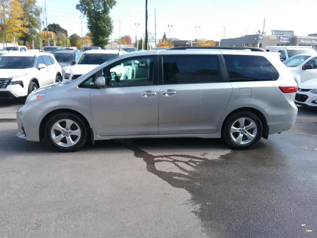 2020 Toyota Sienna LE 8-Passenger Photo3