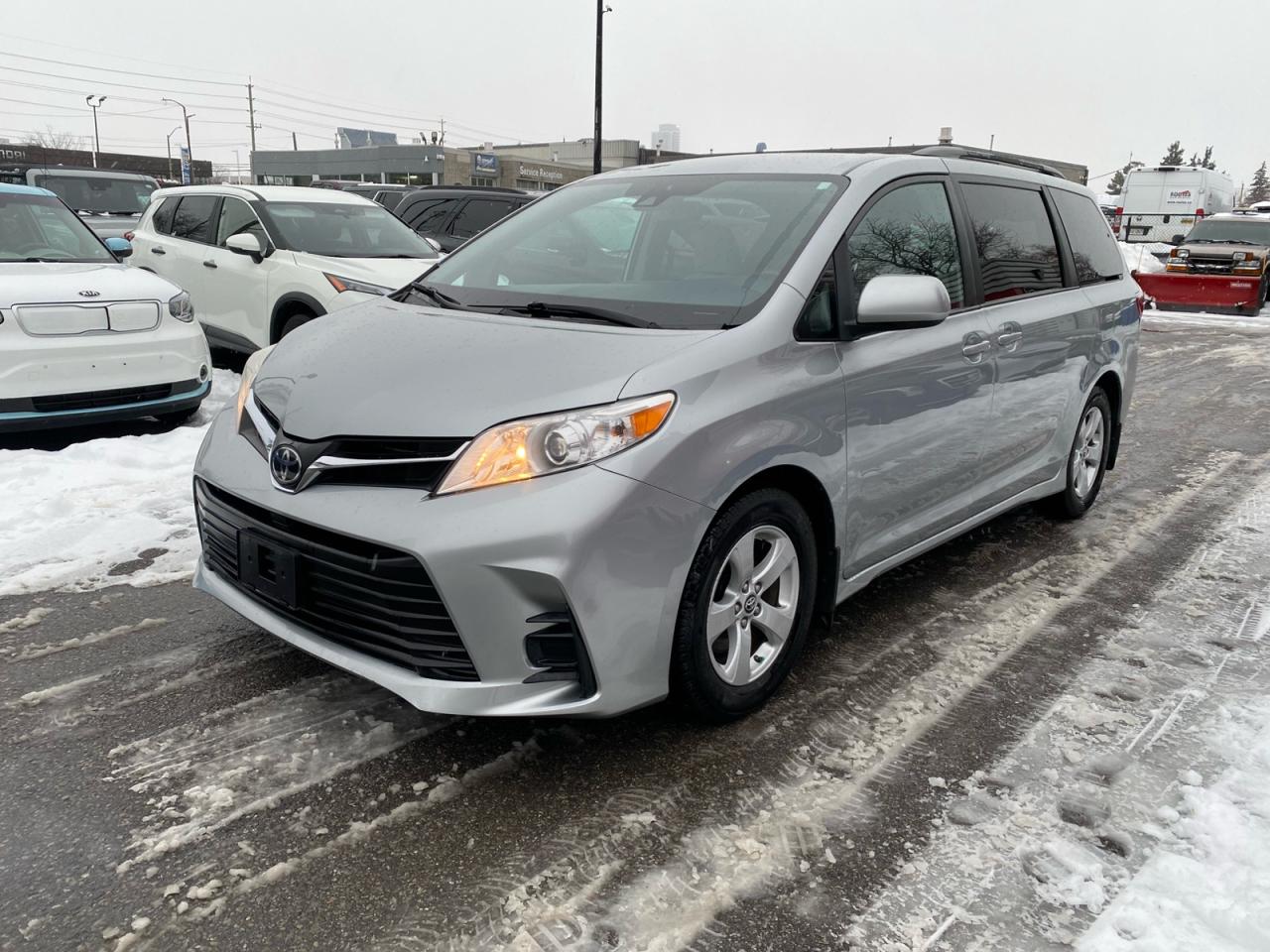 2020 Toyota Sienna LE 8-Passenger Photo2