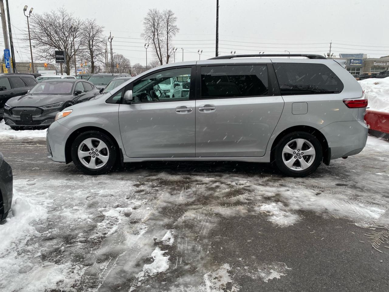 2020 Toyota Sienna LE 8-Passenger Photo
