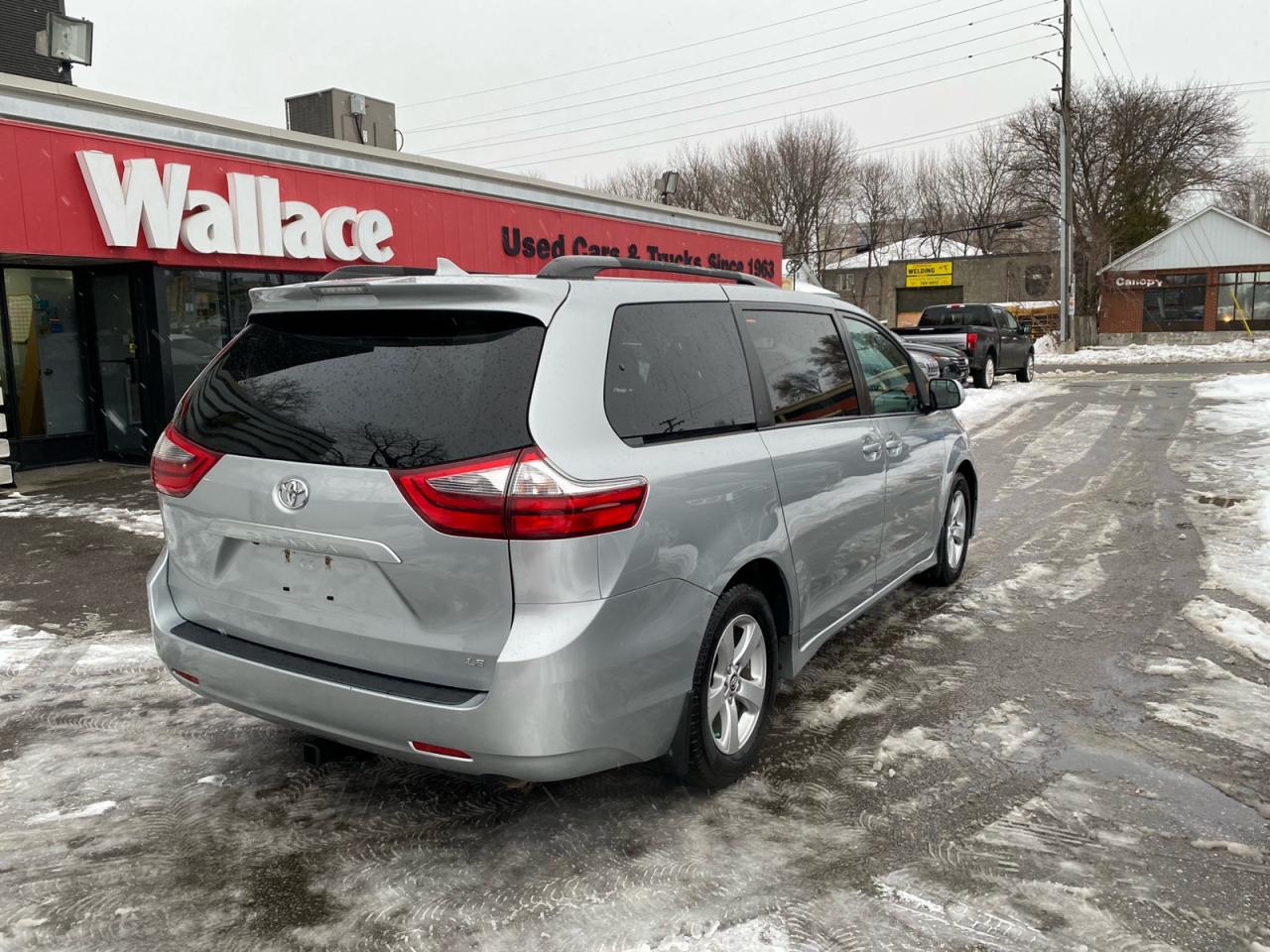 2020 Toyota Sienna LE 8-Passenger Photo