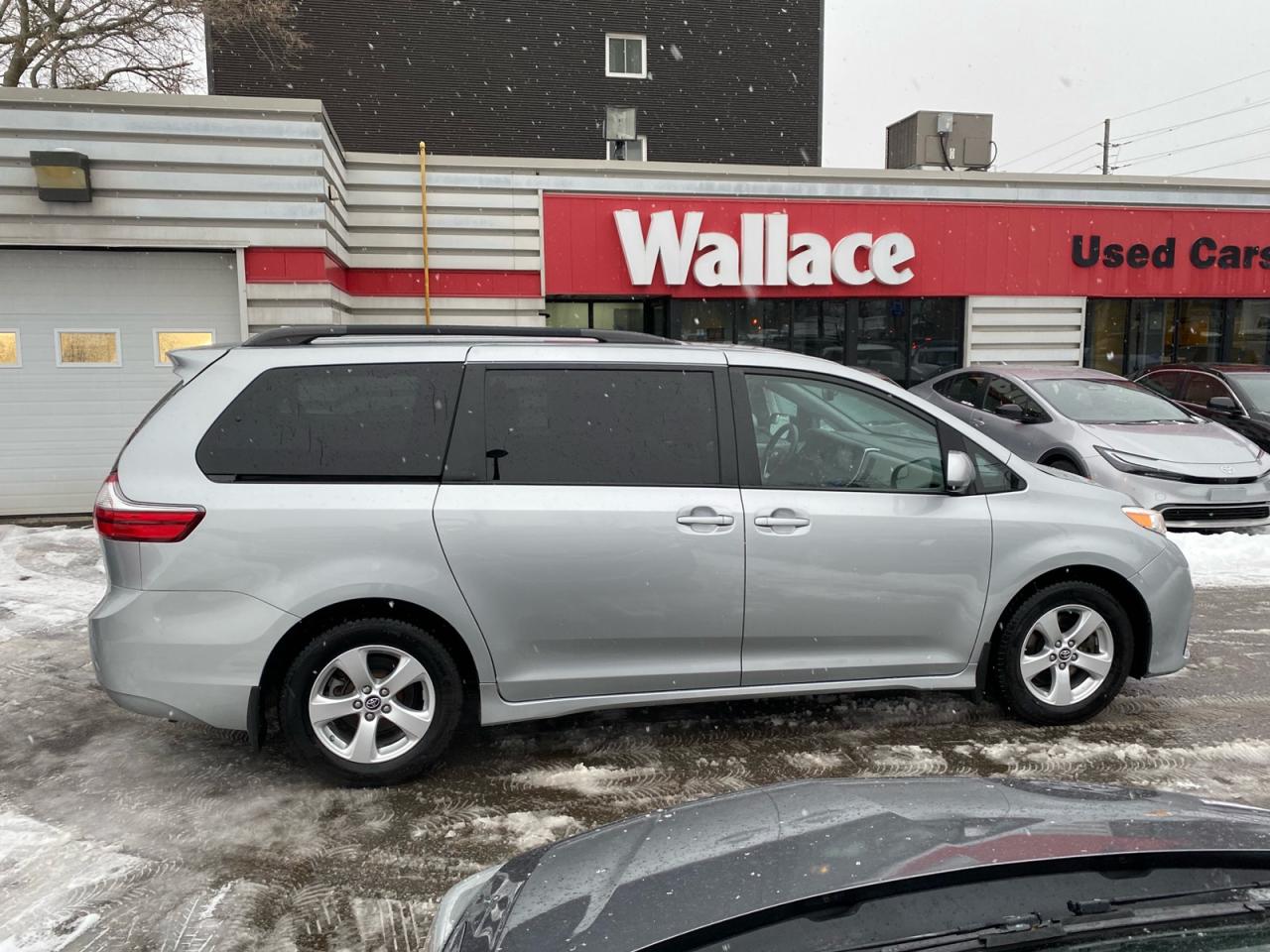 2020 Toyota Sienna LE 8-Passenger Photo