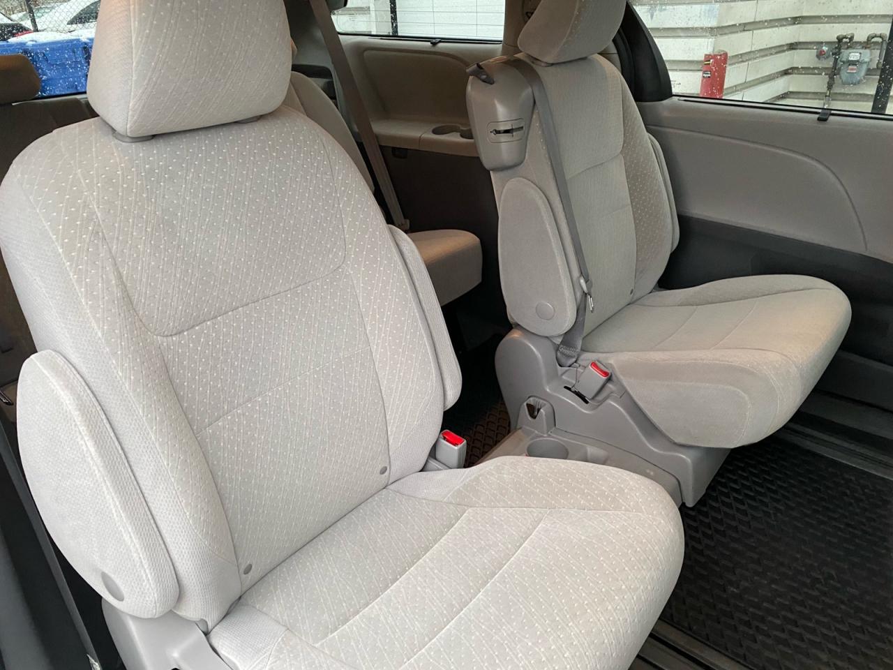 2020 Toyota Sienna LE 8-Passenger Photo