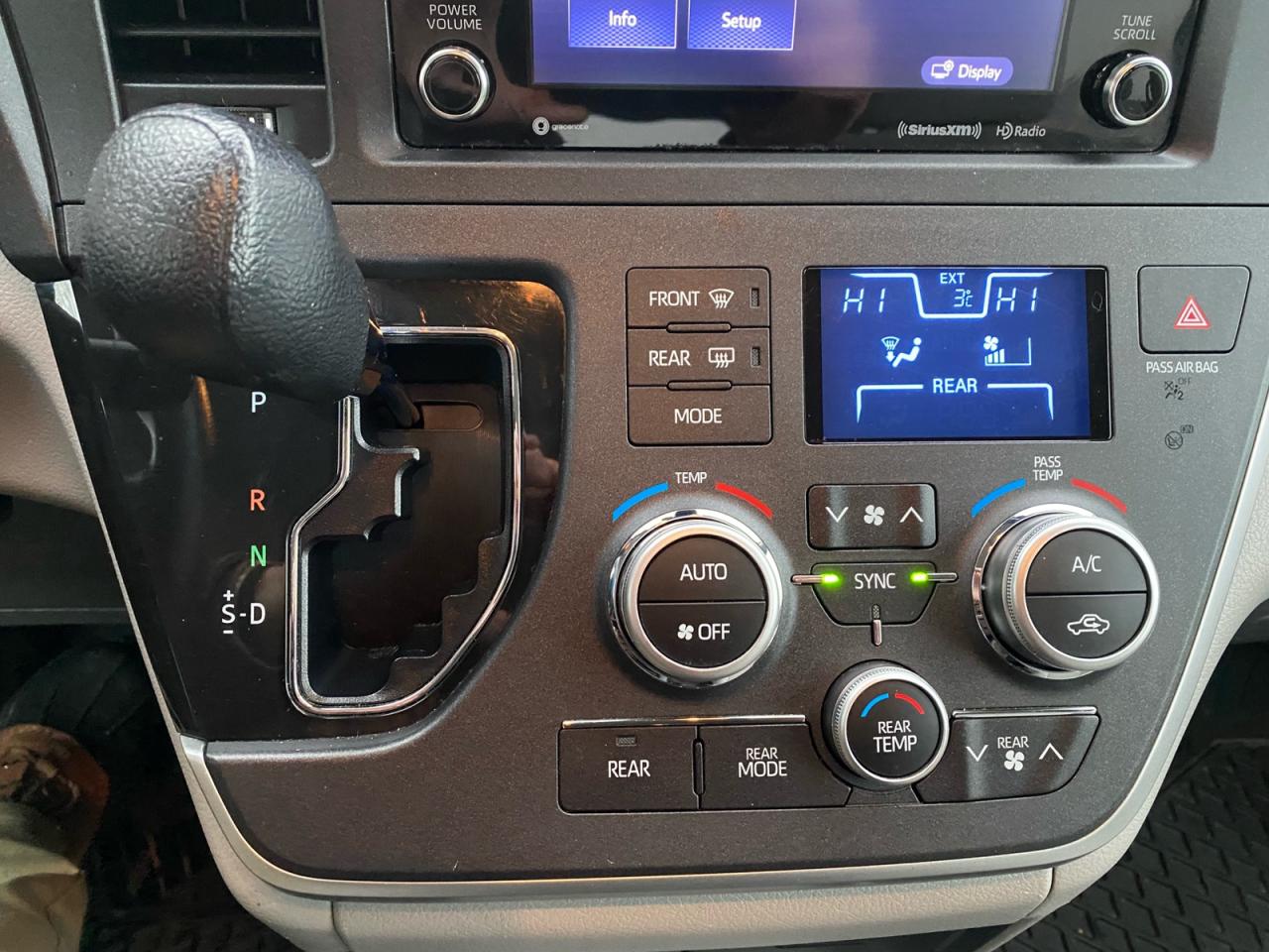 2020 Toyota Sienna LE 8-Passenger Photo